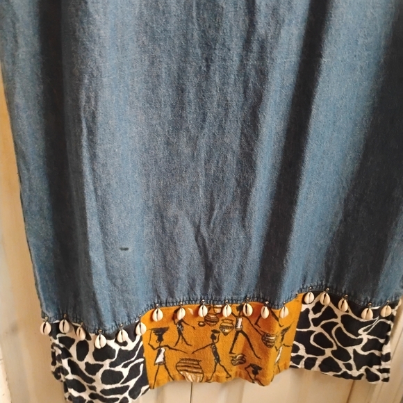 Sleeveless Blue Dress with Embroidered Design - Picture 5 of 10